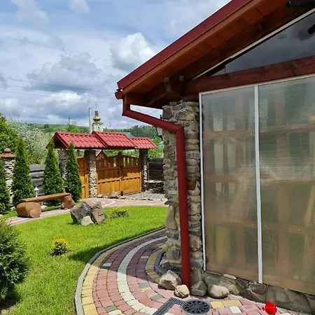 під горою Chata