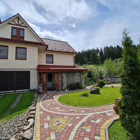 під горою Chata *