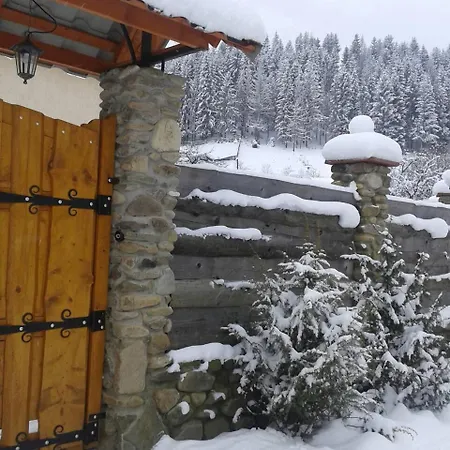 під горою Lodge